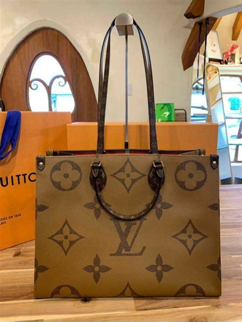 louis vuitton on the go tote celebrity|louis vuitton large monogram tote.